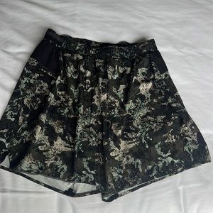 - Mens Lululemon Surge Short 6” in lined green black camo medium